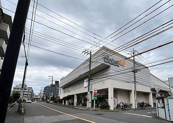 ダイエー南浦和東口店　305ｍ　徒歩約4分　営業時間8時00分～23時00分　朝早くから営業しているので助かりますね！