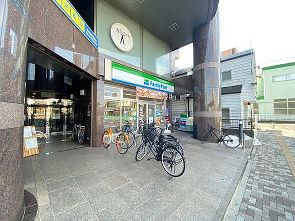 画像14:【コンビニエンスストア】ファミリーマート 南流山駅前店まで482ｍ