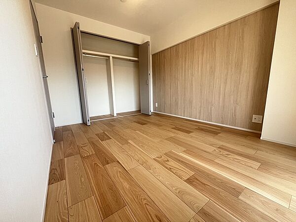 【洋室】5.6帖