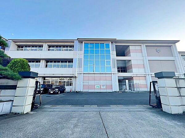 日進市立香久山小学校校訓「夢を拓く」夢をもち、その実現に向かって努力する児童の育成 480m