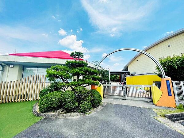 日進旭丘幼稚園豊な自然環境の下で子どもたちがのびのびと遊ぶことができます。 1220m