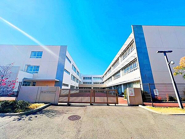 日進市立日進北中学校「夢に向かって未来を切り拓き、社会に貢献する力をもった生徒の育成」 920m