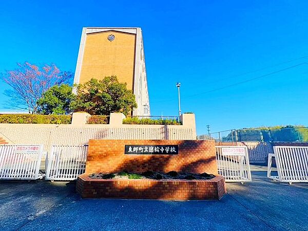 東郷町立諸輪中学校修学旅行や野外学習など様々な行事を行っており、職場体験学習など、学活や総合の時間を使って「働くこと」についてより深く学習していく機会を設けています。 500m