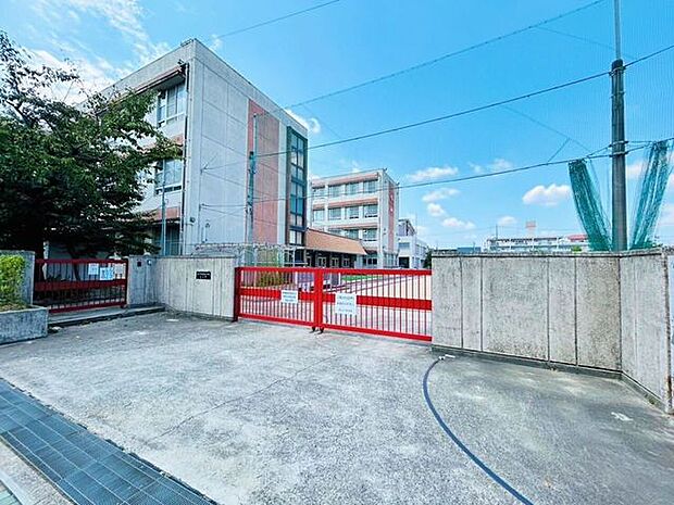 名古屋市立前山小学校校訓「よく考える子(思考・判断)・思いやりのある子(親切・善意)・最後までがんばる子(意志・実行)」 730m