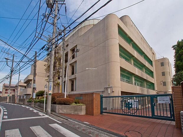 ■横浜市立平楽中学校…徒歩9分(600ｍ)