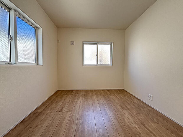 寝室や書斎など多用途に使える一室