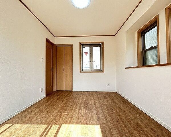 ◎３F洋室6.0帖も子供部屋としてもいいですね。腰高窓が家具の配置を邪魔しませんね♪