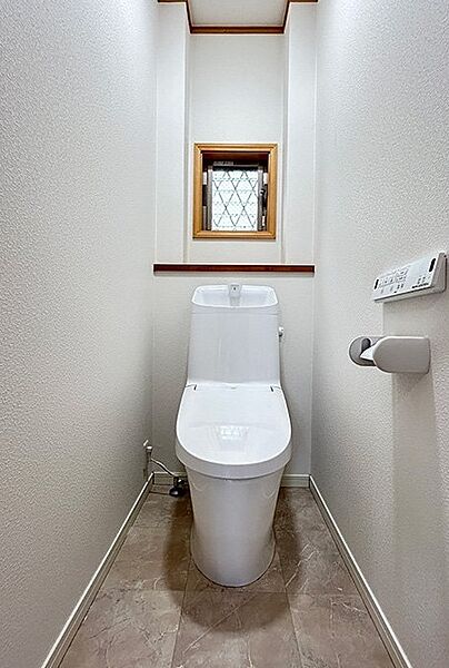 ◎ウォシュレット付きトイレは清潔感ある白基調です♪