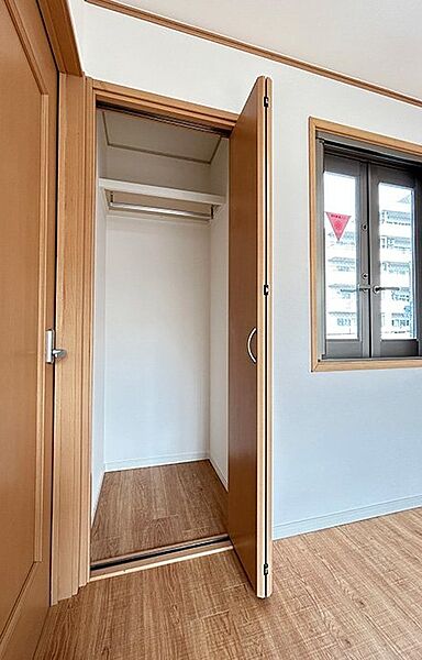 ◎フローリングと建具の色調がとても落ち着きがあって調和していますね♪