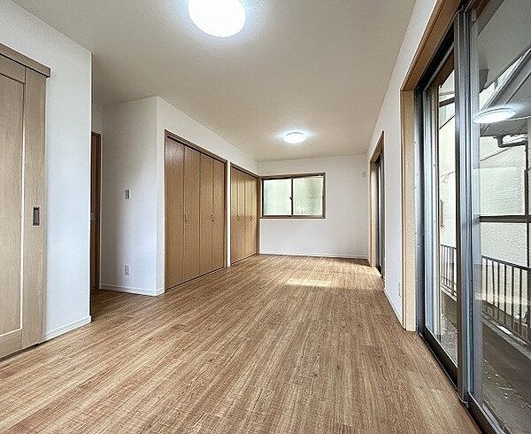 1F洋室11帖は主寝室としてもいいですね♪