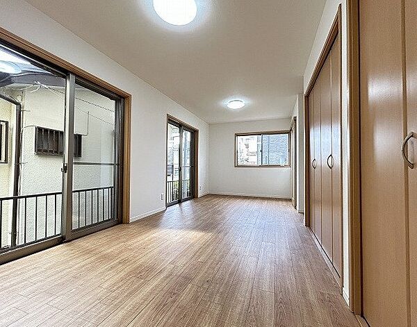 ◎1F洋室11帖は主寝室やお教室としても使い道ございますね♪