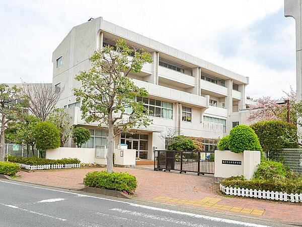 ■藤沢市立羽鳥中学校…徒歩8分