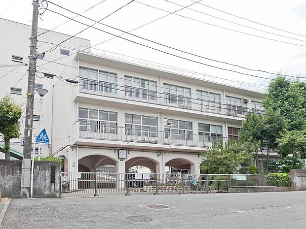 ■横浜市立老松中学校…徒歩15分(1100m)
