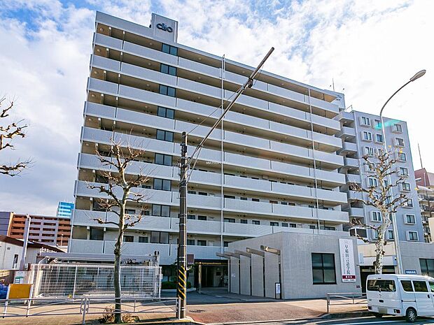 【外観】神奈川新町駅徒歩4分／エアコン＆家具付き／新規内装リノベーション実施済み