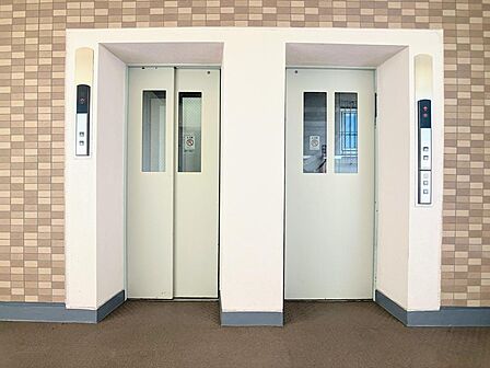 ◎エレベーター2基。朝の混雑解消ですね