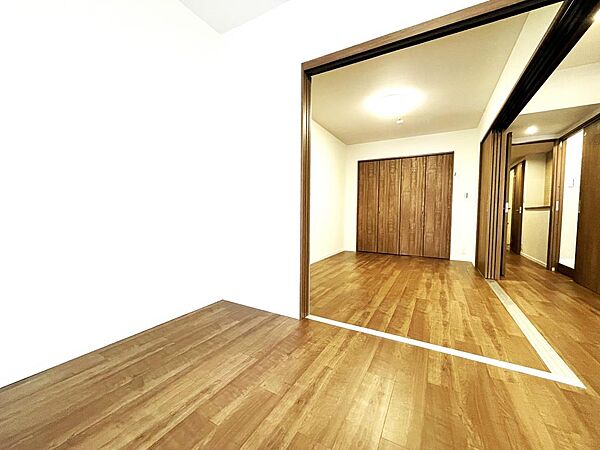 ◎洋室6.0帖のお部屋は引き戸で開放してLDと繋げて広々空間もできます♪