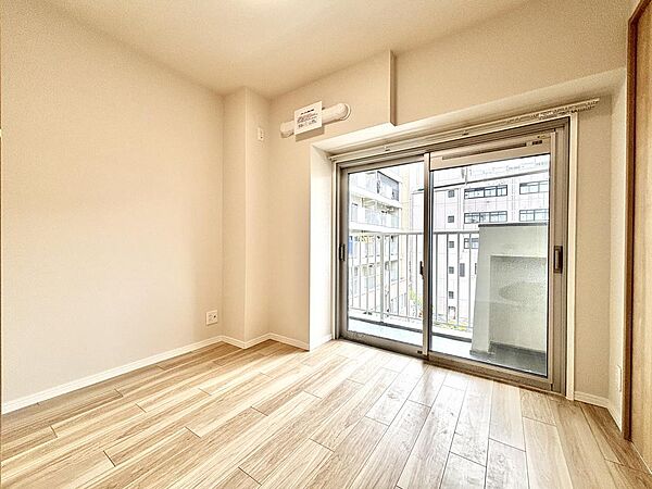 シンプルだからこそ、自分好みにアレンジしやすい一部屋です。