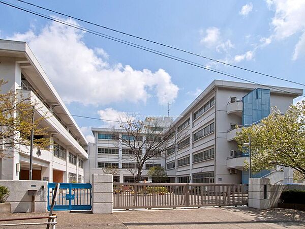 鎌倉市立手広中学校