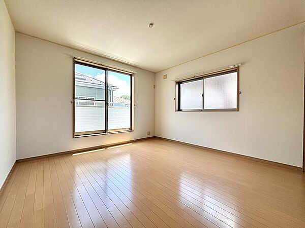 明るい光が差し込む、心地よいお部屋