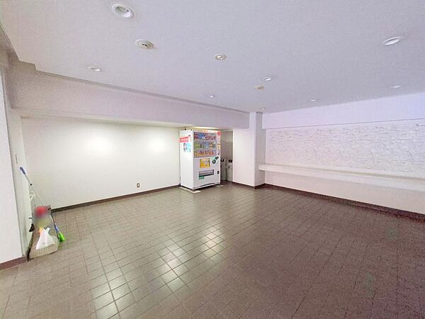 敷地内に自販機あり。夜中にジュース飲みたいときに便利ですね