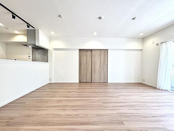 明るさと開放感を感じるリビング空間