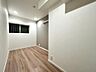洋室：アクセントクロスが映える室内です
