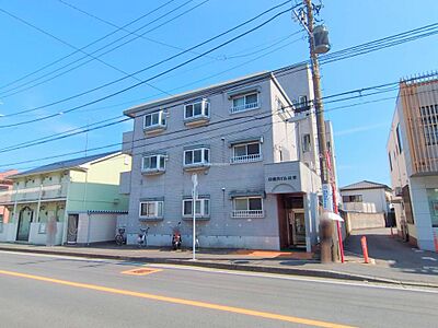 外観：新規リノベーション物件／大切なペットと暮らせます／近隣施設充実で生活至便♪