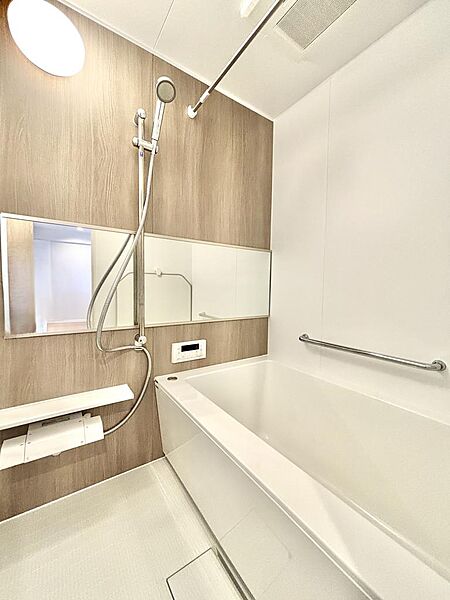 浴室乾燥機つきで、いつでも清潔に使えるバスルーム