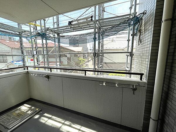 ◎大規模修繕工事中につき養生シートがあります。奥行き有るバルコニーです