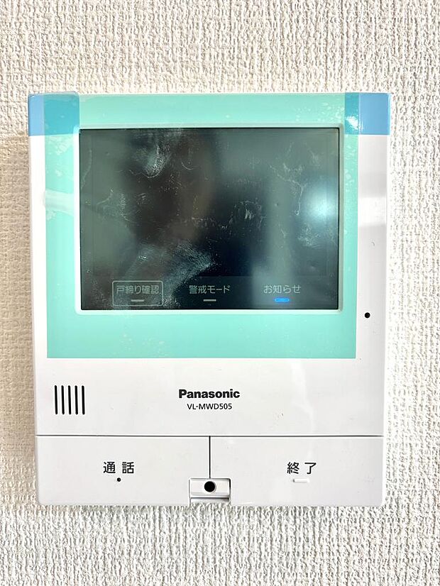 来訪者を確認できるモニター付きインターホン