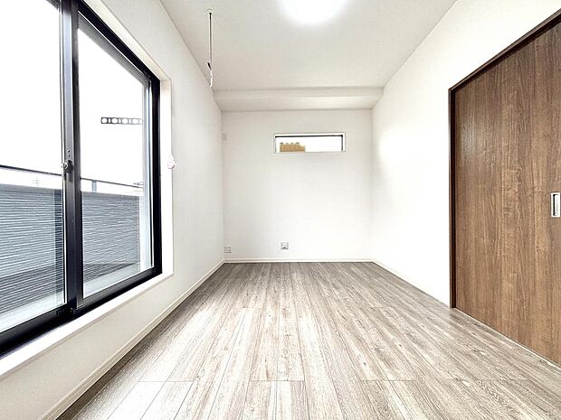 シンプルだからこそ、自分好みにアレンジしやすい一部屋です。