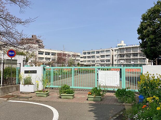 横浜市立六浦小学校 徒歩12分