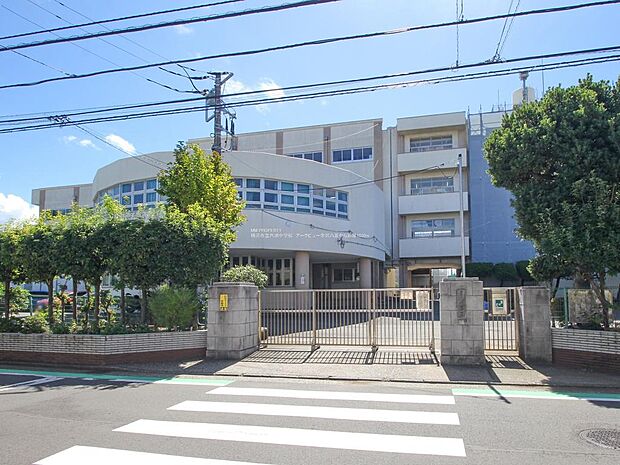 横浜市立六浦中学校 徒歩6分