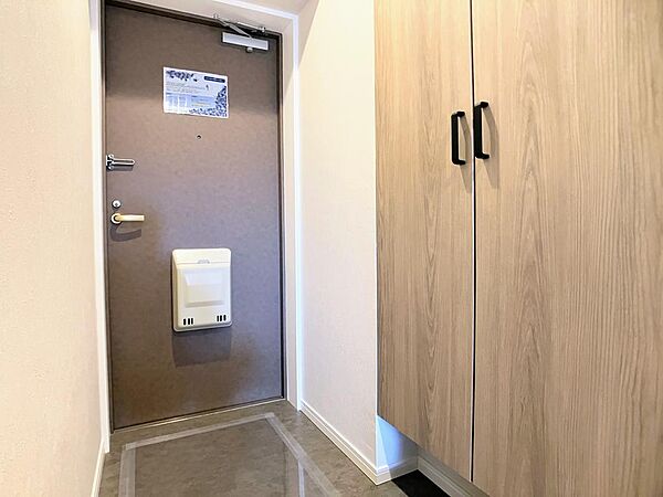 大型シューズボックス付きで玄関まわりがすっきり整います