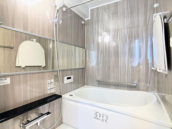 浴室乾燥機つきで、いつでも清潔に使えるバスルーム