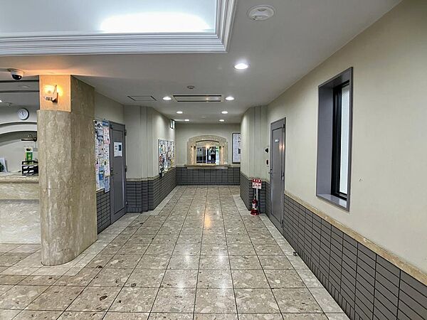 マンションには日勤で管理人がいるので清掃が行き届き、共有スペースはいつも綺麗に保たれています。困ったことなどもすぐに相談できて安心感があります。