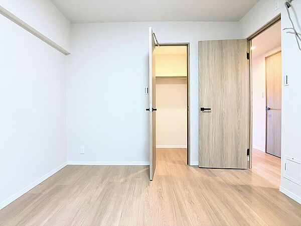 シンプルだからこそ、自分好みにアレンジしやすい一部屋です。