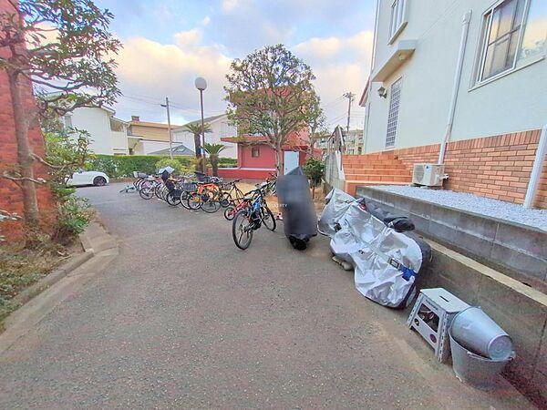 ◎自転車置き場こちらになります♪