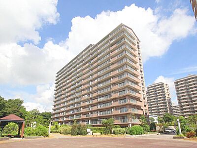 外観：◎大切なペットと一緒に暮らせるマンション♪◎13階上階住戸なし♪南向き３方角部屋につき日照・通風・眺望良好♪