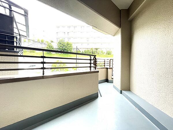 ◎南東向きのバルコニー♪奥行きもあって解放感あるバルコニーです♪