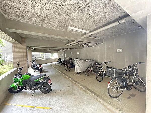 ◎バイク置場や自転車置き場も綺麗に整備されています♪
