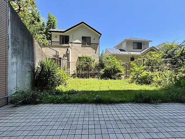 約36平米の広々とした専用庭でガーデニングや家庭菜園も楽しめます♪