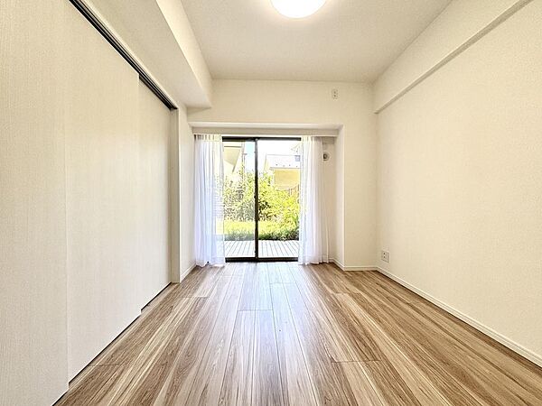 明るい光が差し込む、心地よいお部屋