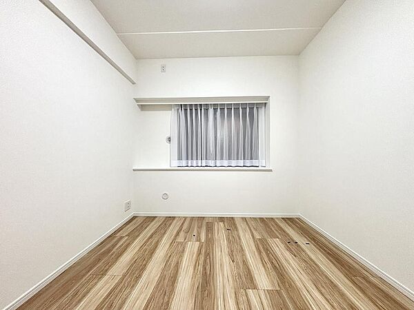 シンプルだからこそ、自分好みにアレンジしやすい一部屋です。