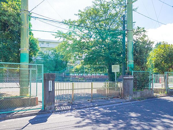 ■横浜市立屏風浦小学校…徒歩12分