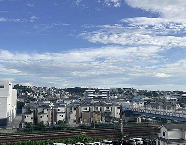 6階からの眺望は空が広く、遮る建物はありません