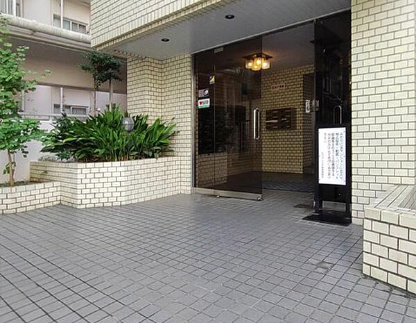 防犯カメラ設置済で安心感のあるエントランス