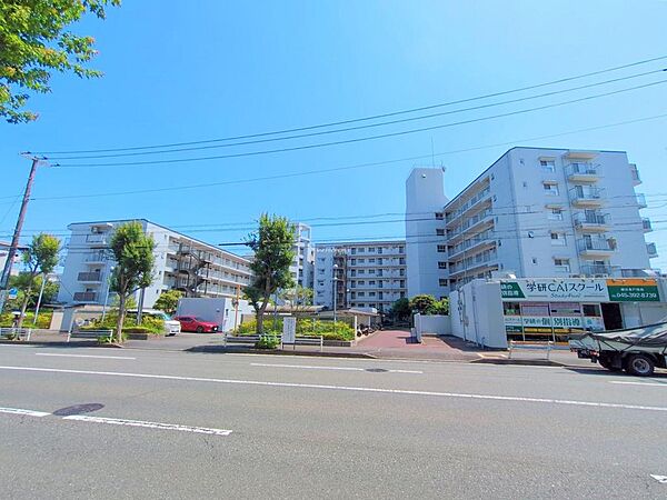 玄関ドア、サッシ（ペアガラス）改修済みです♪