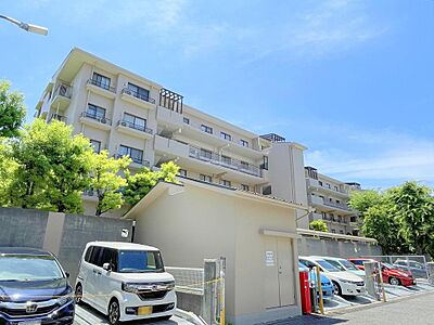 外観:◎全総戸数451戸のビッグコミュニティ♪専有面積90m2超え♪南東向きにつき陽当り良好♪ 外観:◎全総戸数451戸のビッグコミュニティ♪専有面積90m2超え♪南東向きにつき陽当り良好♪