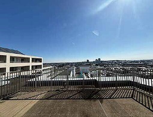 ◎スカイバルコニー約46.90m2あり♪解放感あるお部屋ですね♪